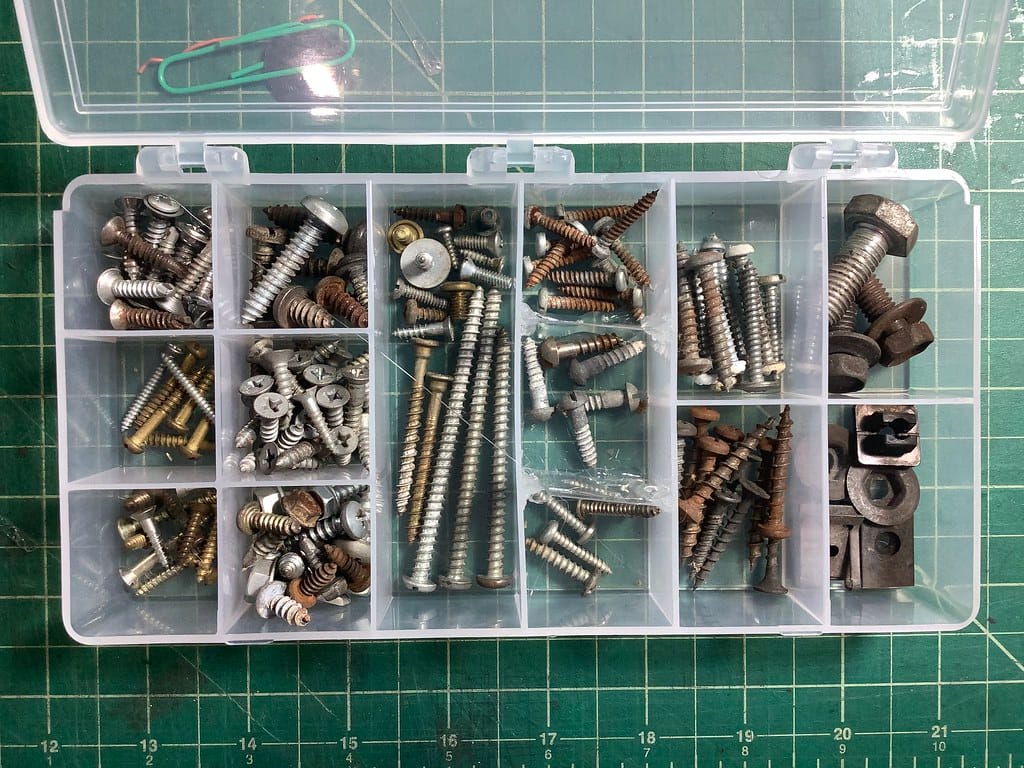Surtido de tornillos y bulones de ferretería industrial
