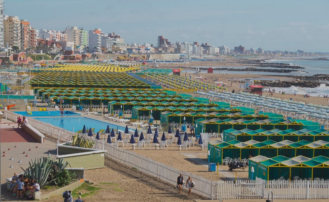 Playa de Mar del Plata, ciudad donde atiende Tropicos Viajes