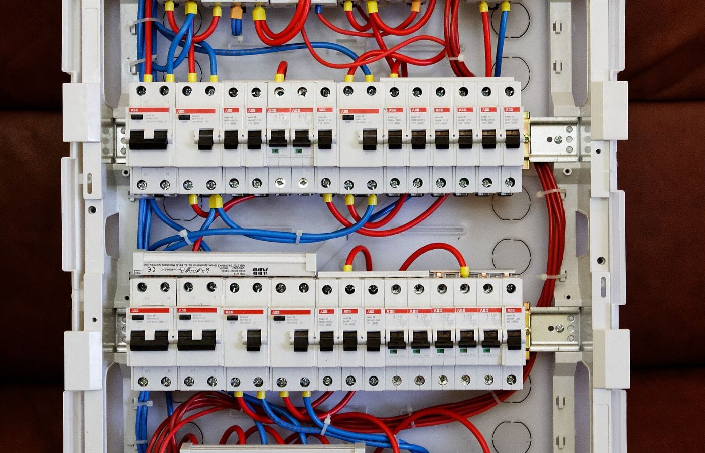 Tablero eléctrico domiciliario con llaves termomagnéticas