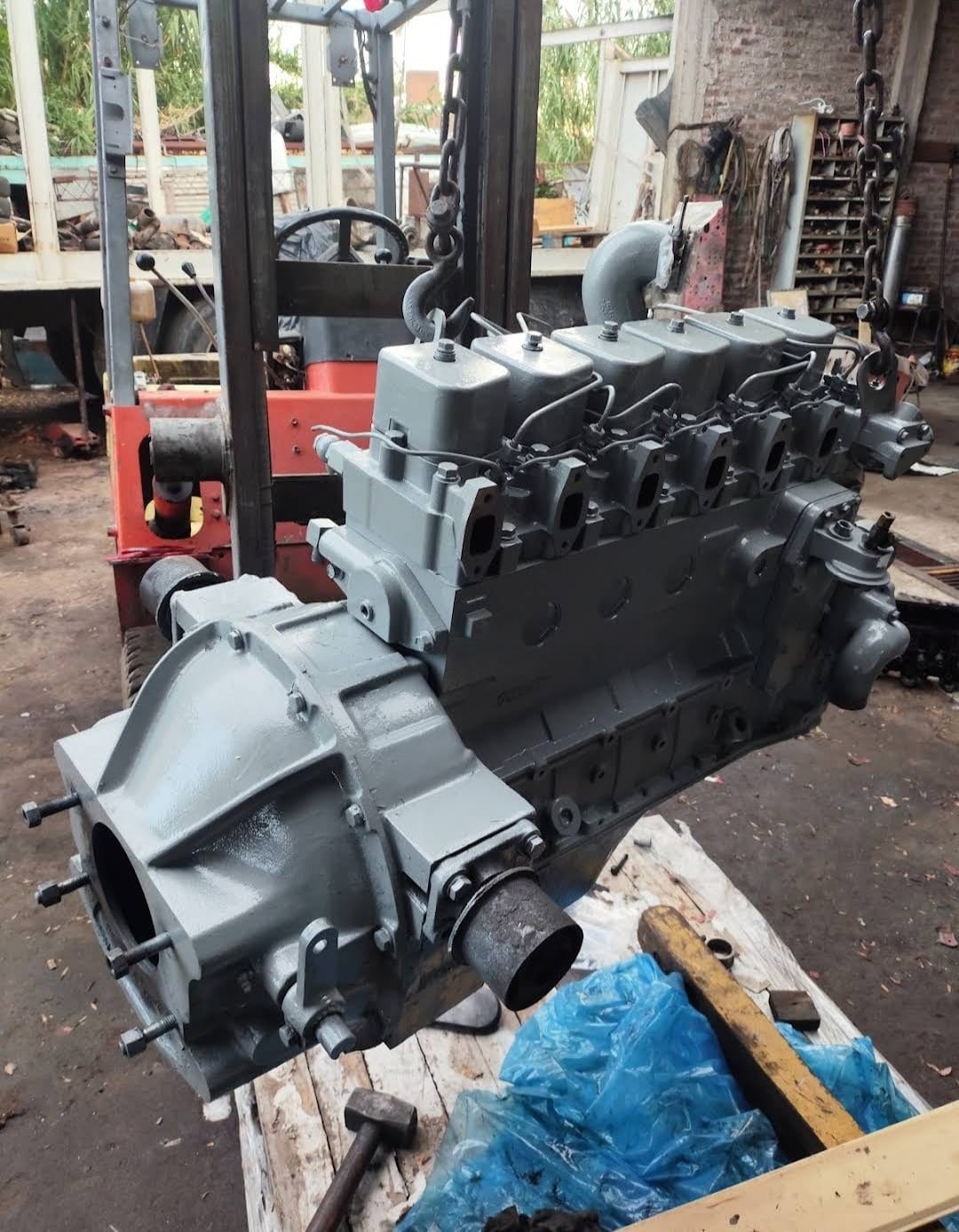 Reparacion de motor de camion en el taller de mecanica pesada Tortul Carlos e Hijo en Parana